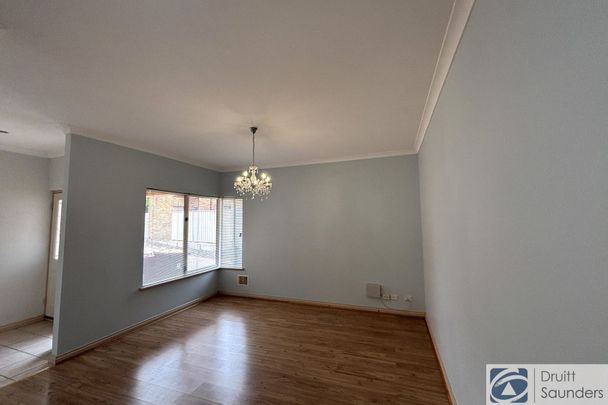 GORGEOUS EASY TO MAINTAIN VILLA CLOSE TO PERTH CBD - Photo 1