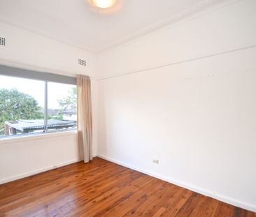 3 Bedroom Home with Air Conditioning&excl; - Photo 3