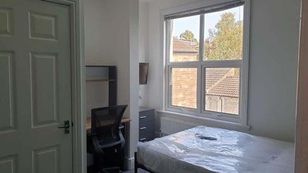 Albert Crescent, � Stunning-bed,bath Student Home With All Bills Included, LN1 - Photo 3