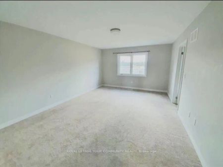 Condo Townhouse For Lease | N9261620 - Photo 5