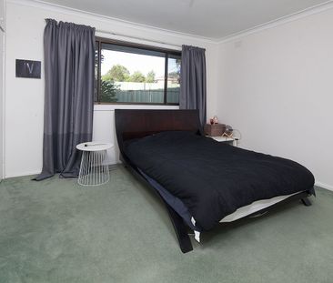 Modern Open Plan Family Abode - Photo 4