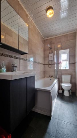 3 bedroom terraced house to rent - Photo 3