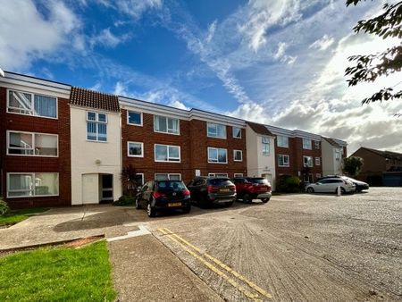 Downview Road, Worthing, BN11 2 bedroom apartment to rent - Photo 5