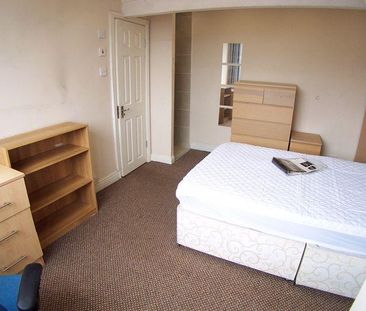 1 bedroom in a flat share to rent - Photo 4