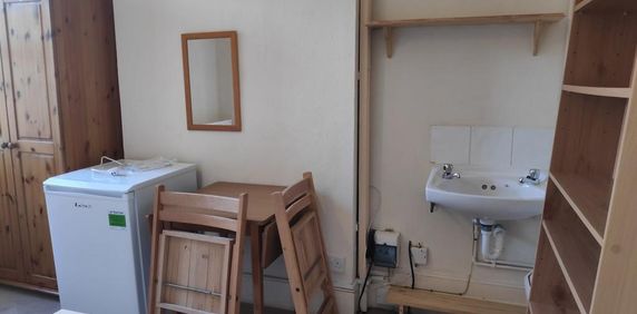 House share to rent - Photo 2