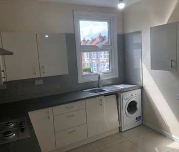 1 Bed Flat, St. Saviours Road, CR0 - Photo 3