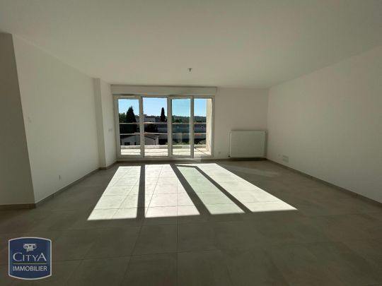 Location Appartement 4 pièces 100m² MORIERES LES AVIGNON 84310 - Photo 1