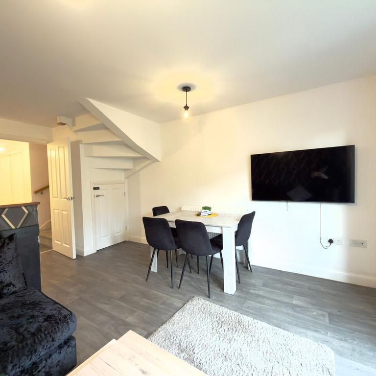 1 bedroom in a house share to rent - Photo 1