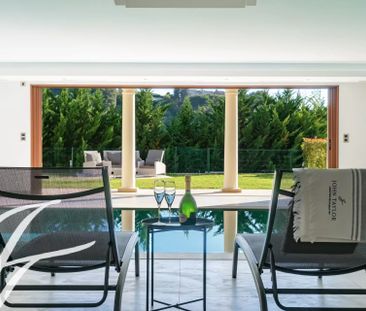 Maison à louer Cagnes Sur Mer, Cote d'Azur, France9 000 EUR / Mois - Photo 2