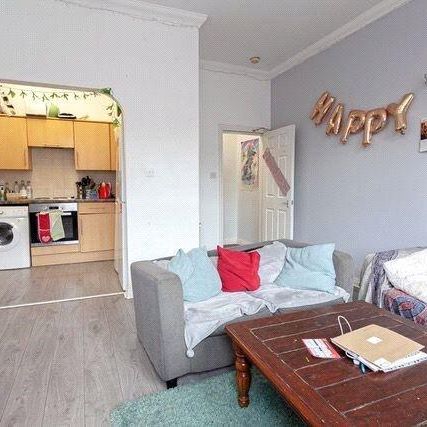 6 bedroom flat to rent - Photo 1