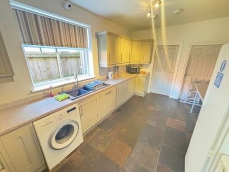 Room 5, Priestic Road, Sutton-In-Ashfield, NG17, Property for rent - Photo 5