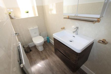 2 bedroom flat to rent - Photo 5