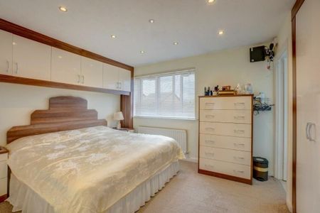 3 bedroom semi-detached house to rent - Photo 4