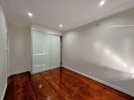 Large 4 Bedroom Brick Home - Photo 5