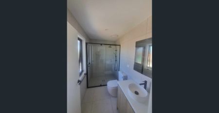 Sparkling 2 bedroom townhouse - Photo 5