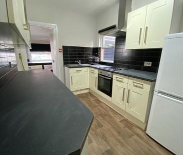 Headingley Crescent, - Photo 4