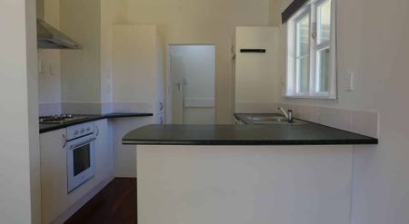 Freshly Refurbished Three-Bedroom Home - Photo 2