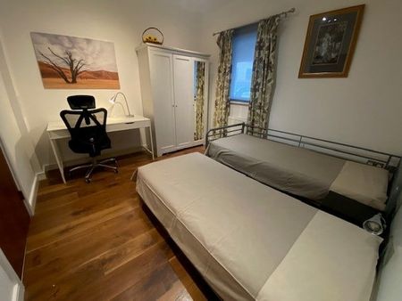 3 Bed Flat, Blenheim Court, SE10 - Photo 3