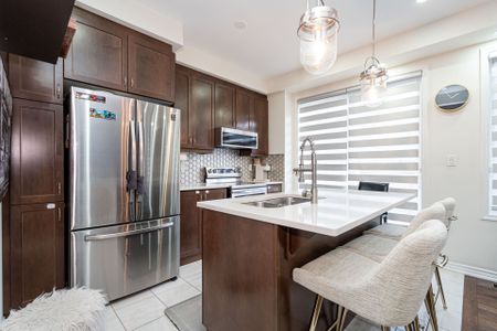 For Lease - 11 Cyclone Trail, Brampton, Ontario - Photo 5