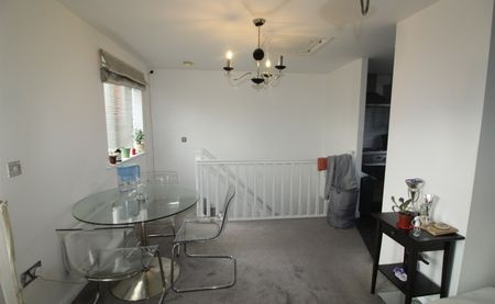 Swarcliffe Approach, LS14 - Photo 3