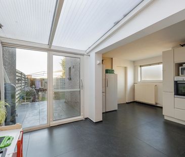 Gerenoveerde woning centraal gelegen - Photo 1