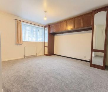 4 bedroom semi-detached house to rent - Photo 2