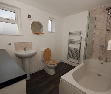 3 bedroom terraced house to rent - Photo 2