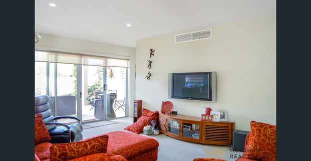 Fully Furnished Luxury Home - Photo 1