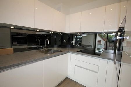 Kempton House, London Square, 122 High Street,TW18 - Photo 4