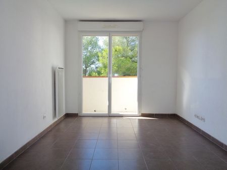 Location Appartement 2 pièces 43m² LA SEYNE SUR MER 83500 - Photo 4