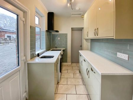 2 bedroom House To Let - Photo 2