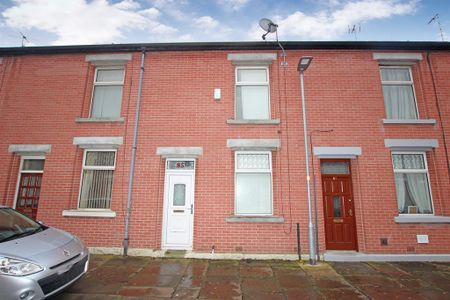 2 bedroom terraced house to rent - Photo 4