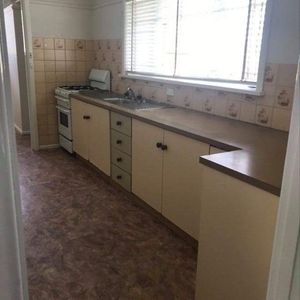 Spacious Unit - Photo 2