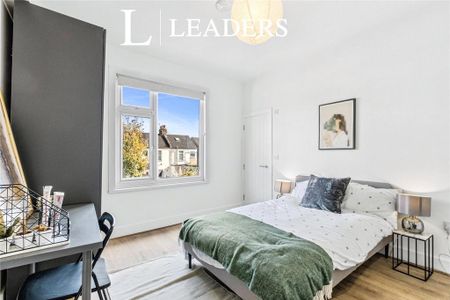 1 bedroom in a house share to rent - Photo 5