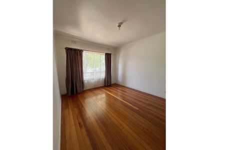 Charming 3-Bedroom Home in Lalor - Photo 2