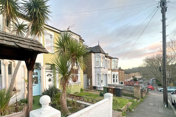 Peak Hill, London, SE26 - Photo 1