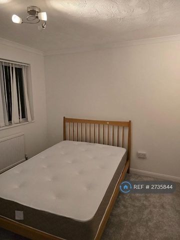 1 bedroom in a house share to rent - Photo 2