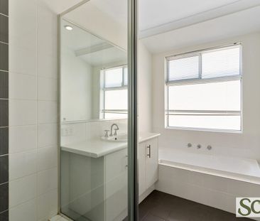 Modern 3-Bedroom Home in Prime Cloverdale Location - Photo 5