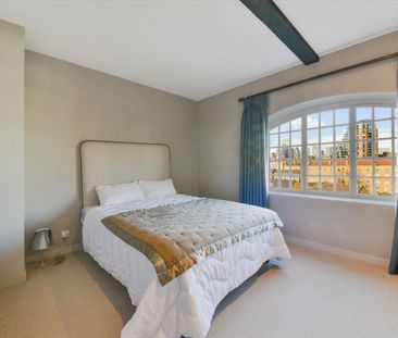 A bright one bedroom apartment, exquisitely refurbished throughout,... - Photo 6