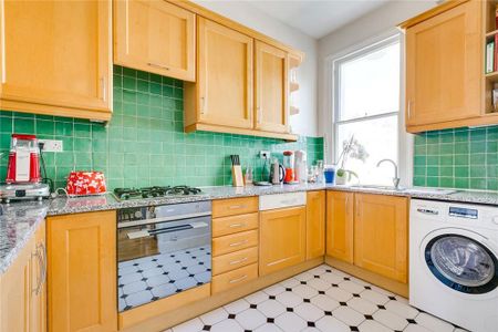 4 bedroom flat to rent - Photo 2