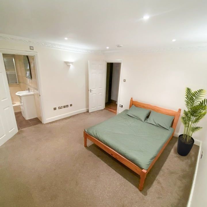 Room in a Shared Flat, Couples Allowed, SE10 - Photo 1