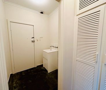 3 Bedroom Beauty in convenient spot! - Photo 4