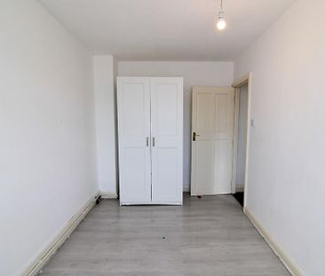 4 bedroom semi-detached house to rent - Photo 2