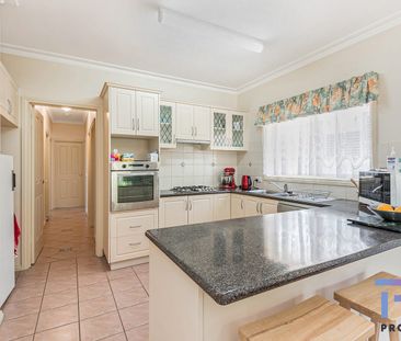 FAMILY HOME IN GREAT LOCATION - Photo 3