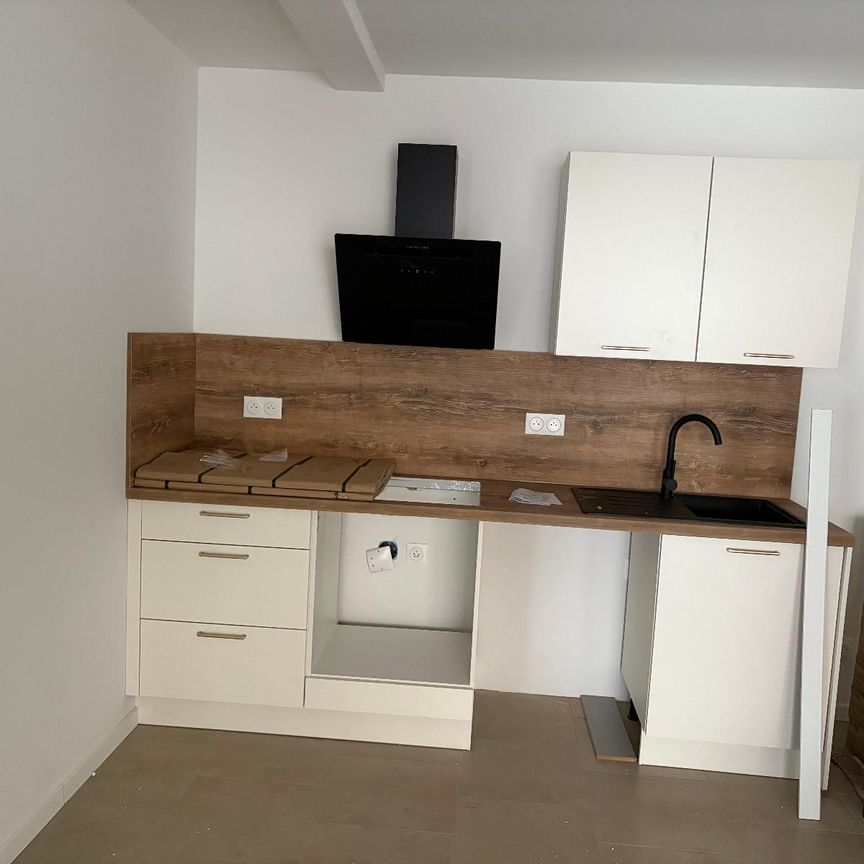 Location Appartement 3 pièces 50m² POURRIERES 83910 - Photo 1