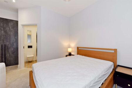 A stylish two bedroom furnished apartment with car parking in the Horlicks Quarter. - Photo 3