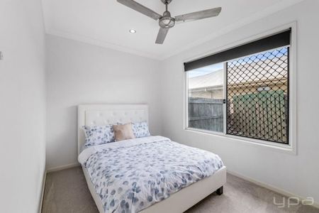 8 Nightshade Crescent, Pimpama - Photo 4