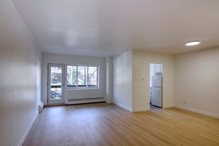 2400 Van Horne - Photo 4