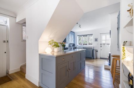 Blackheath Lane, Guildford, Surrey, GU4 - Photo 3