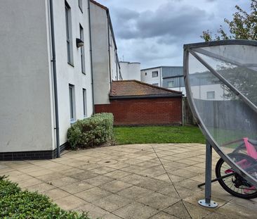 2 Bed Flat, Goldsmith Close, HA2 - Photo 2